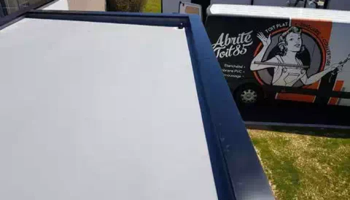 Réalisation d'une étanchéité toit plat par AbriteToit85 à Beaulieu-sous-la-Roche