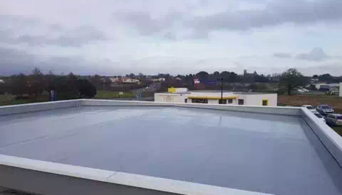 Réalisation d'une étanchéité toit plat par AbriteToit85 à Beaulieu-sous-la-Roche