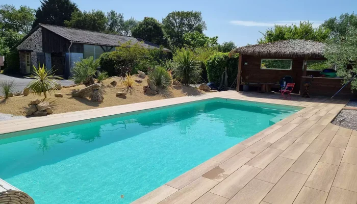 Réalisation d'une toiture tropicale par AbriteToit85 à Beaulieu-sous-la-Roche